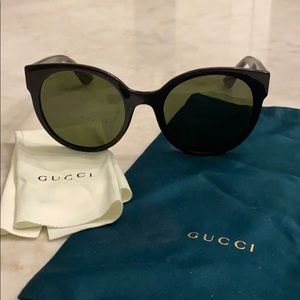 Gucci sunglasses (barely used)